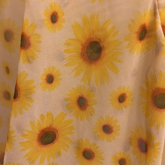 🌻Women’s small sunflower pattern swim coverup. - Picture 2 of 3